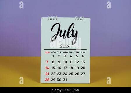 Monatlicher Tischkalender für Planung und Verwaltung im Juli 2024 Stockfoto