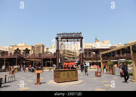 Eintritt zur Old Baladiya Street im Grand Souk von Deira, Dubai, VAE. Stockfoto