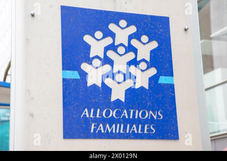 Angouleme , Frankreich - 04 08 2024 : Caisse Allocations familiales Logo Marke und Textzeichen der CAF-Bauagentur für Familienbeihilfen Fondsbüro Stockfoto