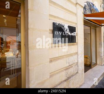 Valletta, Malta, 03. April 2024. Das bulgari Luxusmarkenschild in einem Geschäft im Stadtzentrum Stockfoto