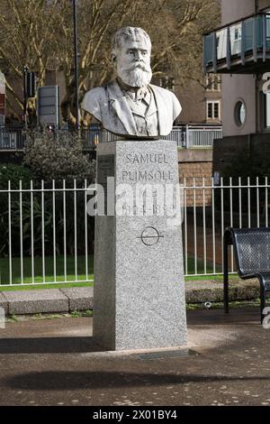 Bristol, England, 29. März 2024: Büste von Samuel Plimsoll in Steinbock Place, Bristol Stockfoto