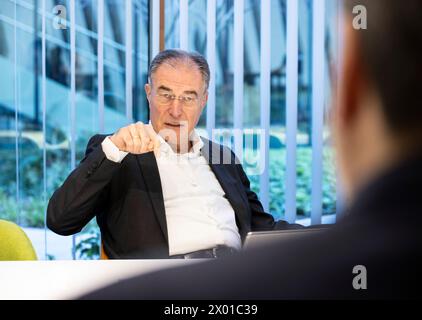 Die erste Bank ist das älteste bestehende Kreditinstitut in Österreich. Im Bild: Erste Bank - Veranlagungschef Friedrich Mostböck am Montag, 18. März 2024 am erste Bank Campus in Wien. // die erste Bank ist die älteste Bank Österreichs. Bild: Erste Bank - Assessment Manager Friedrich Mostböck, Montag, 18. März 2024 auf dem erste Bank Campus in Wien, Österreich. - 20240318 PD11624 Credit: APA-PictureDesk/Alamy Live News Stockfoto