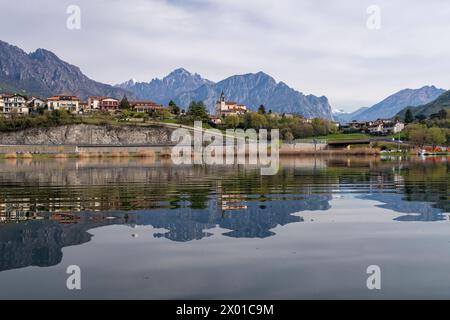Landschaft des Annone-Sees in Brianza Stockfoto