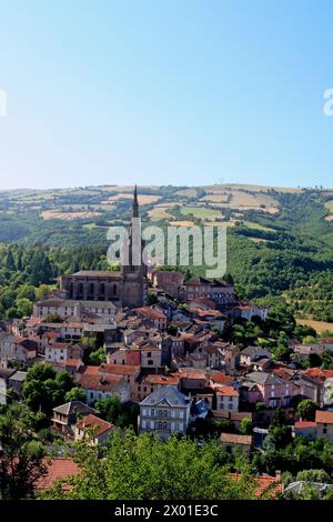 Luftaufnahme des Dorfes Belmont-sur-Rance. Aveyron, Occitanie, Frankreich Stockfoto