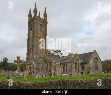 Die St. Pancras Church aus dem 14. Jahrhundert, bekannt als „Cathedral in the Moors“, im Herzen von Dartmoor bei Widecombe im Moor, Dartmoor, Devon, England, Großbritannien Stockfoto