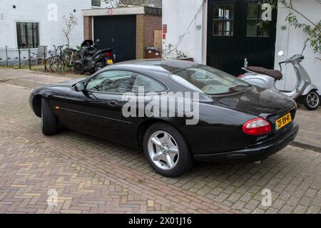 Jaguar XK8 bei Abcoude Niederlande 8-4-2024 Stockfoto