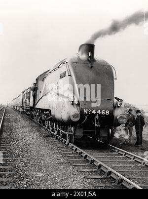 LNER A4 Mallard' 4-6-2 Dampflokomotive Nr. 4468, 3. Juli 1938. - Trainieren Sie Vintage-Fotografie Stockfoto