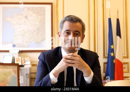 Paris, Frankreich. April 2024. © PHOTOPQR/LE PARISIEN/Delphine Goldsztejn ; Paris ; 08/04/2024 ; Gérald Darmanin Ministre de l'Intérieur et des Outre-mer Ministère de l'Intérieur, 1 PL. Beauvau, 75008 Paris Le 08/04/2024 Foto: Delphine Goldsztejn Paris, Frankreich, 8. april 2024 französischer Innenminister Gerarld Darmnin Credit: MAXPPP/Alamy Live News Stockfoto