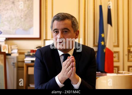 Paris, Frankreich. April 2024. © PHOTOPQR/LE PARISIEN/Delphine Goldsztejn ; Paris ; 08/04/2024 ; Gérald Darmanin Ministre de l'Intérieur et des Outre-mer Ministère de l'Intérieur, 1 PL. Beauvau, 75008 Paris Le 08/04/2024 Foto: Delphine Goldsztejn Paris, Frankreich, 8. april 2024 französischer Innenminister Gerarld Darmnin Credit: MAXPPP/Alamy Live News Stockfoto