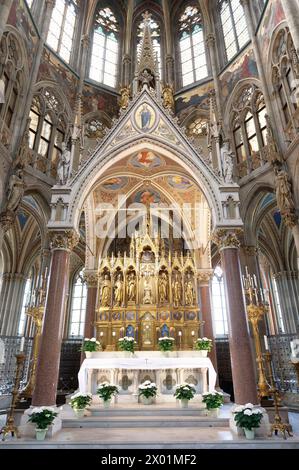 Wien, Österreich. Innenansicht der Votivkirche in Wien. Chor der Votivkirche Stockfoto