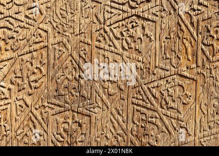 Arabisches Muster, Nahaufnahme der Hintergrundstruktur einer alten Holzwand Stockfoto