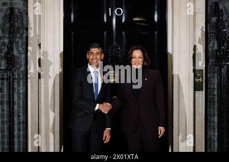 Die Vizepräsidentin der Vereinigten Staaten Kamala Harris besucht heute Nachmittag die Downing Street. Der britische Premierminister Rishi Sunak empfängt ihn Stockfoto