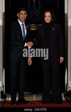 Die Vizepräsidentin der Vereinigten Staaten Kamala Harris besucht heute Nachmittag die Downing Street. Der britische Premierminister Rishi Sunak empfängt ihn Stockfoto