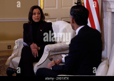 Die Vizepräsidentin der Vereinigten Staaten Kamala Harris besucht heute Nachmittag die Downing Street. Der britische Premierminister Rishi Sunak empfängt ihn Stockfoto