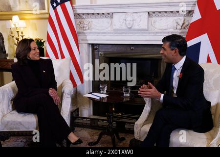 Die Vizepräsidentin der Vereinigten Staaten Kamala Harris besucht heute Nachmittag die Downing Street. Der britische Premierminister Rishi Sunak empfängt ihn Stockfoto