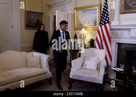 Die Vizepräsidentin der Vereinigten Staaten Kamala Harris besucht heute Nachmittag die Downing Street. Der britische Premierminister Rishi Sunak empfängt ihn Stockfoto