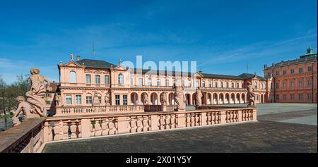 Das barocke Schloss in Rastatt Stadt, die badische Flagge, Baden Württemberg, Deutschland, Europa Stockfoto