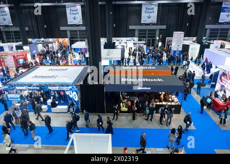 Mailand, Italien. April 2024. Allianz MiCo. Apertura del Salone del risparmio 2024.- Cronaca - Milano, Italia - Marted&#xec; 9 april 2024 (Foto Alessandro Cimma/Lapresse) Allianz MiCo. Eröffnung der Sparmesse 2024.- News - Mailand, Italien - Dienstag, 9. April 2024 (Foto Alessandro Cimma/Lapresse) Credit: LaPresse/Alamy Live News Stockfoto