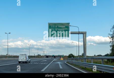 Autobahnkreuzung von der A5 Torino-Aosta zur A6 Torino-Savona und A33 Torino-Cuneo, Turin, Piemont, Italien Stockfoto