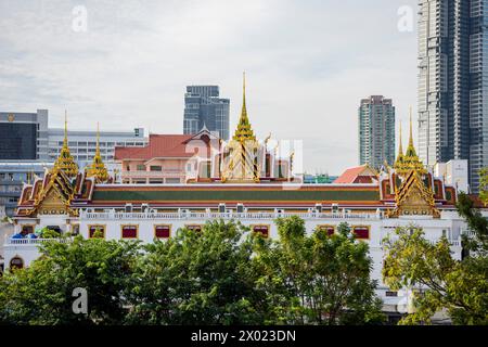 Der Wat Yan Nawa in Sathon in Bangkok in Thailand. Thailand, Bangkok, 3. Dezember 2023 Stockfoto