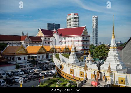 Der Wat Yan Nawa in Sathon in Bangkok in Thailand. Thailand, Bangkok, 3. Dezember 2023 Stockfoto