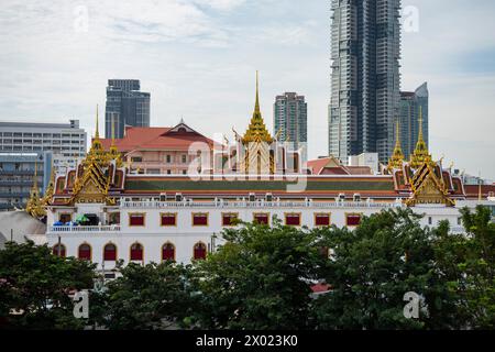 Der Wat Yan Nawa in Sathon in Bangkok in Thailand. Thailand, Bangkok, 3. Dezember 2023 Stockfoto