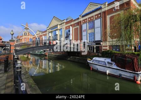 Das Waterside Centre und die Empowerment Skulptur, River Witham, Lincoln City, Lincolnshire, England Stockfoto