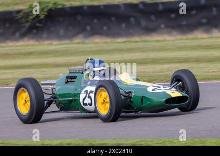 1962 Lotus-Climax 25 während der 75 Jahre Lotus beim Goodwood Revival Meeting 2023 in Sussex, Großbritannien. Stockfoto