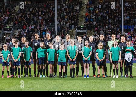 Christchurch, Neuseeland, 9. April 2024: Das neuseeländische Team singt ihre Nationalhymne vor der Freundschaft zwischen Neuseeland und Thailand im Apollo Projects Stadium in Christchurch, Neuseeland. Quelle: James Foy / Alamy Live News Stockfoto