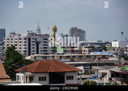Ein Blick auf den Großen Buddha im Wat Paknam in Thonburi in der Stadt Bangkok in Thailand. Thailand, Bangkok, 4. Dezember 2023 Stockfoto