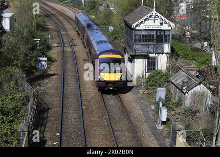 EMR 170511 vorbei am Stellwerk East Holmes, Lincoln City, Lincolnshire, England, Großbritannien Stockfoto