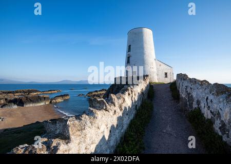 TWR Mawr Leuchtturm auf Llanddwyn Island, Anglesey, Nordwales. Stockfoto