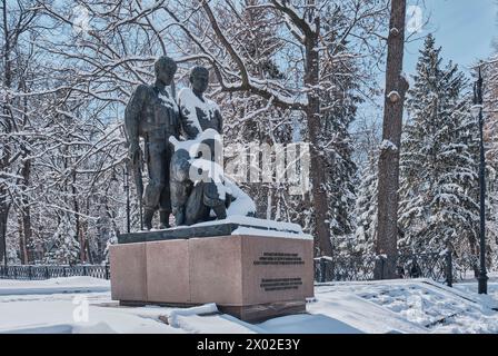Almaty, Kasachstan - 15. März 2024: Nahaufnahme des Denkmals für kasachische Soldaten, die während des Bürgerkriegs in Afghanistan als Teil des begrenzten Kontingents starben Stockfoto