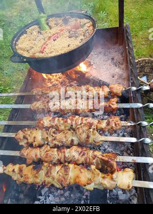 Grill Barbecue Kebab und Pilaw Essen im Freien Stockfoto
