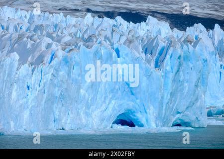El Calafate, Patagonien, Argentinien - Perito Moreno Gletscher im Los Glaciares Nationalpark. Der Perito-Moreno-Gletscher ist Teil des patagonischen Eisfalls Stockfoto