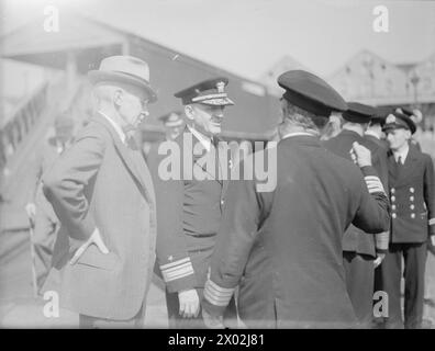 Am 24. August 1940 besuchen amerikanische Marine-, Militär- und Luftwaffenoffiziere, darunter Konteradmiral R L Ghormley und Brigadegeneral Strong, das Western Approaches Command in Devonport. Stockfoto