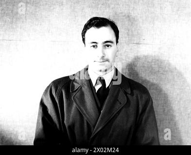 Fotografisches negativ, das die Aktivitäten der Royal Air Force in Großbritannien von 1940 bis 1945 dokumentiert und Militärpersonal und Flugzeuge auf Flugplätzen zeigt. Stockfoto