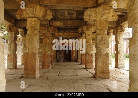 Inneres des Sri Virupaksha Tempels in Hampi, UNESCO-Weltkulturerbe, Karnataka, Indien, Asien Stockfoto