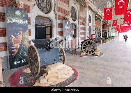 Istanbul Türkei - Ausstellung am Bahnhof Sirkeci über den 1. Weltkrieg in Canakkale Savasi (Gallipoli) im Jahr 1915 - Foto März 2024 Stockfoto