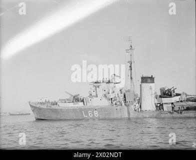 Die HMS Eridge, ein Zerstörer der britischen Jagdklasse, wird am 29. August 1942 sicher in den Hafen von Alexandria zurückgezogen, nachdem sie von einem deutschen E-Boot torpediert wurde. Stockfoto