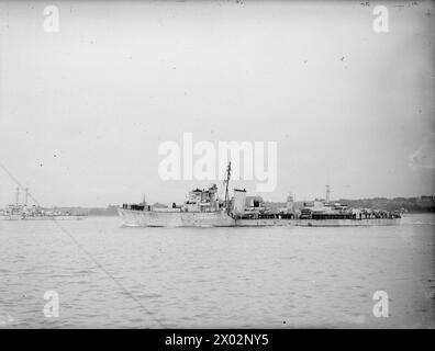 Die HMS Chiddingfold, ein britischer Zerstörer und Minehunter der Jagdklasse, wird im Mai 1945 in Harwich nach dem Einsatz in der Royal Navy abgebildet. Stockfoto