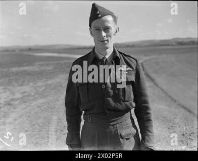 BOMBERKOMMANDO DER ROYAL AIR FORCE, 1942-1945. - Halblanges Porträt von Wing Commander G W Holden, Offizierskommandant Nr. 102 Squadron RAF, aufgenommen bei Pocklington, Yorkshire Royal Air Force, 102 Squadron Stockfoto