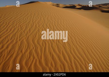 Malerische orange Dünen von Ubari, Sahara Wüste, Libyen, Nordafrika, Afrika Stockfoto