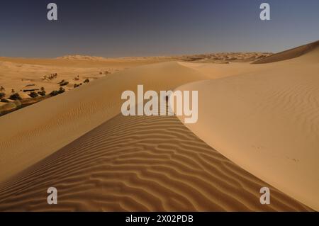 Malerische orange Dünen von Ubari, Sahara Wüste, Libyen, Nordafrika, Afrika Stockfoto