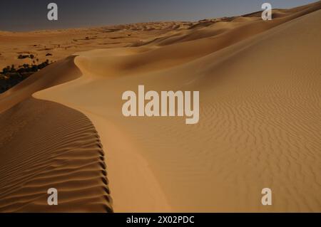 Malerische orange Dünen von Ubari, Sahara Wüste, Libyen, Nordafrika, Afrika Stockfoto