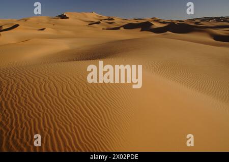 Malerische orange Dünen von Ubari, Sahara Wüste, Libyen, Nordafrika, Afrika Stockfoto