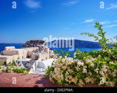 Blick auf das Schloss, Oia Village, Santorini (Thira) Island, Kykladen, griechische Inseln, Griechenland, Europa Stockfoto