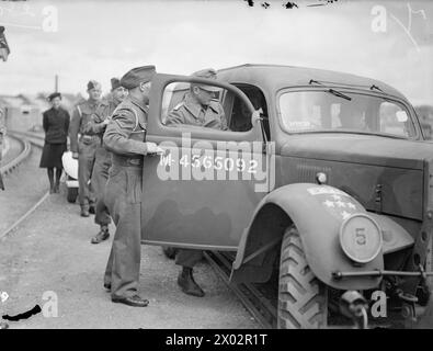 ROMMELS OFFIZIERE KOMMEN ALS GEFANGENE NACH GROSSBRITANNIEN. 30. MAI 1943, DEVONPORT. - Die Werft-Szene, als deutsche Offiziere von Rommels Armee als Kriegsgefangene aus Nordafrika ankamen Stockfoto