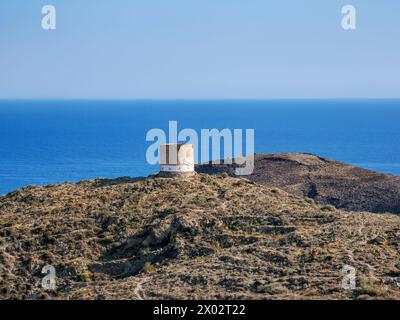 Alte Mühle in der Nähe des Dorfes Akrotiri, Insel Santorini (Thira), Kykladen, griechische Inseln, Griechenland, Europa Stockfoto