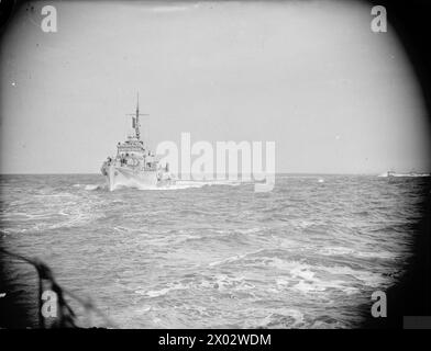 LEICHTE KÜSTENKRÄFTE ÜBEN ANGRIFFE AUF ZERSTÖRER AUS. 8., 9. UND 10. JULI 1943 AN BORD DER HMS WHITSHED UND EGLINTON IN DER NORDSEE. - HMS EGLINTON, ein Zerstörer der Jagdklasse Stockfoto